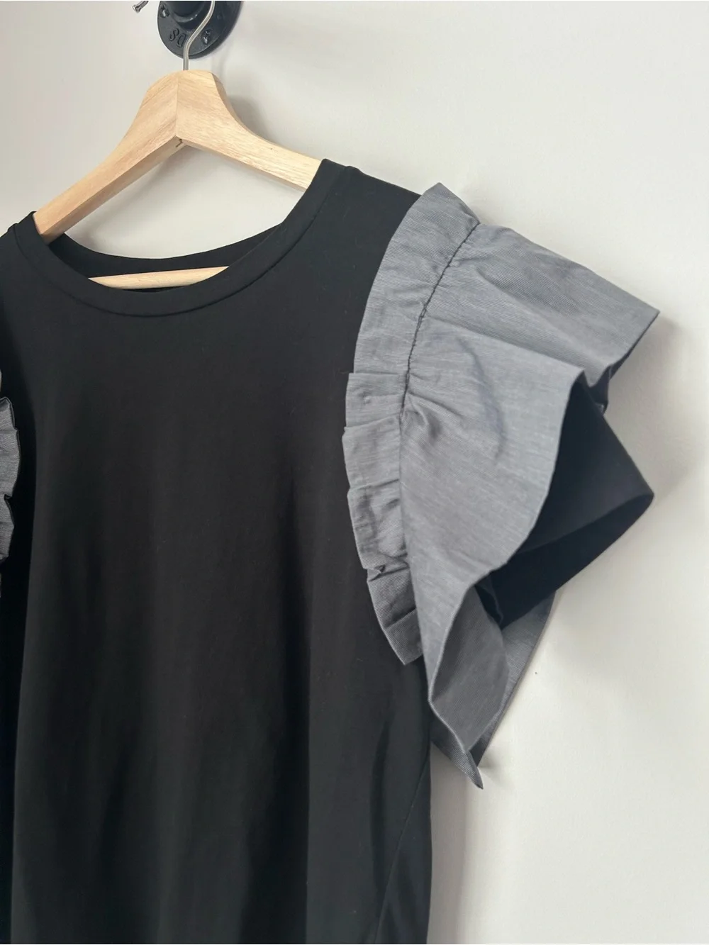 NÜ Ruffle Sleeve Tee - Picture 3 of 5
